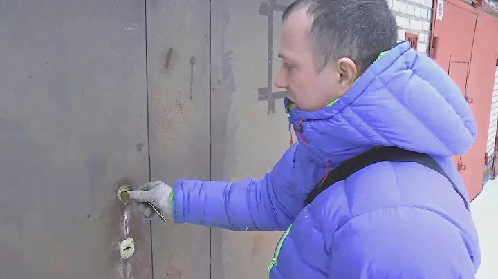 Вскрытие гаражей после залития замков клеем